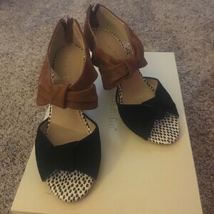 Anthropologie Two-Tone Bow Front Sandals in Brown and Black